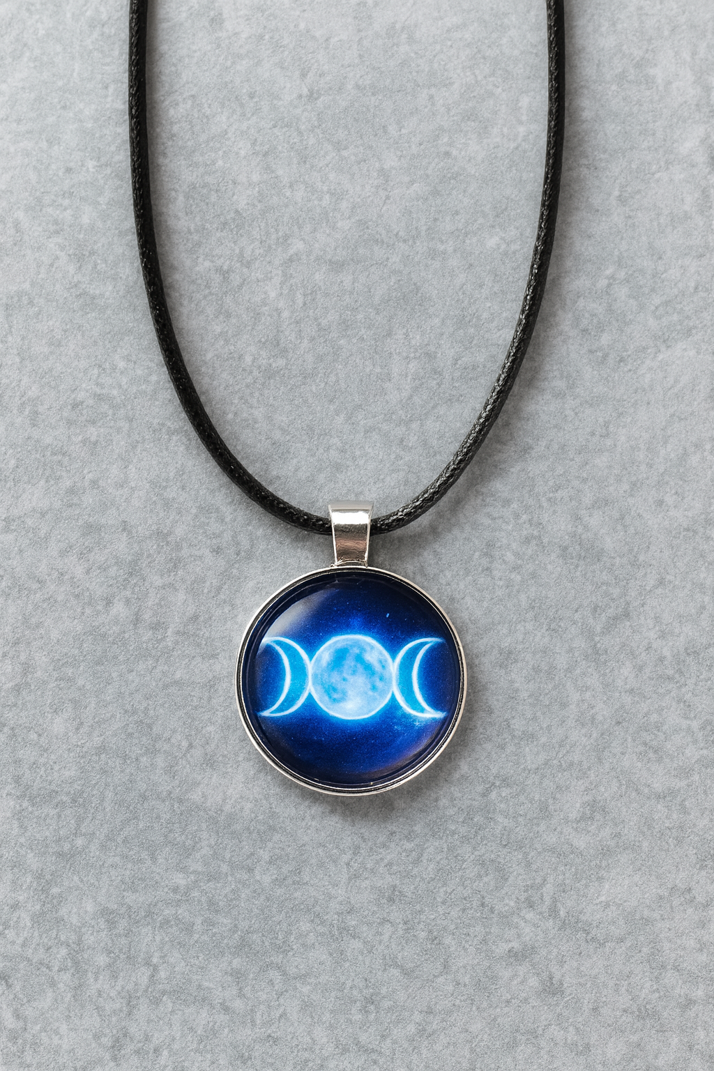 Wicca Ketten mit 7 mystischen Motiven – Pentagramm, Dreifachmond, Lebensbaum, Sonne & Mond, Kristallkugel, Vollmondphasen & Yule – Spiritueller Schmuck für Hexen & Esoterik